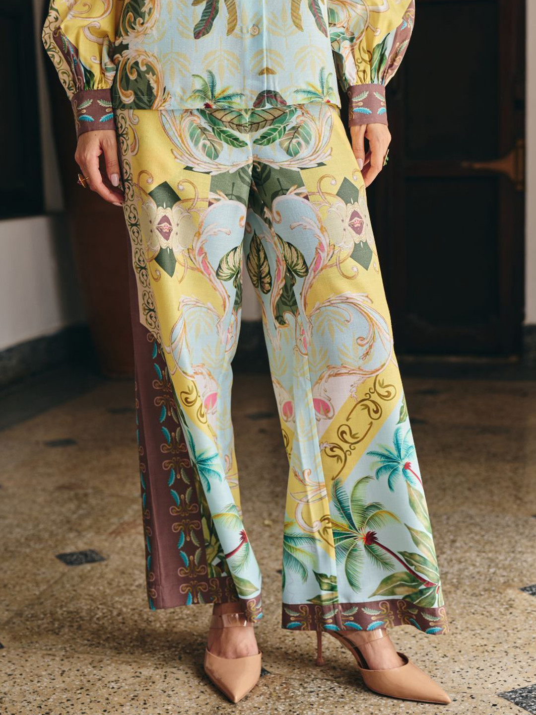 Muvazo Women Coastflora Printed Relaxed Straight Fit Mid-Rise Trousers