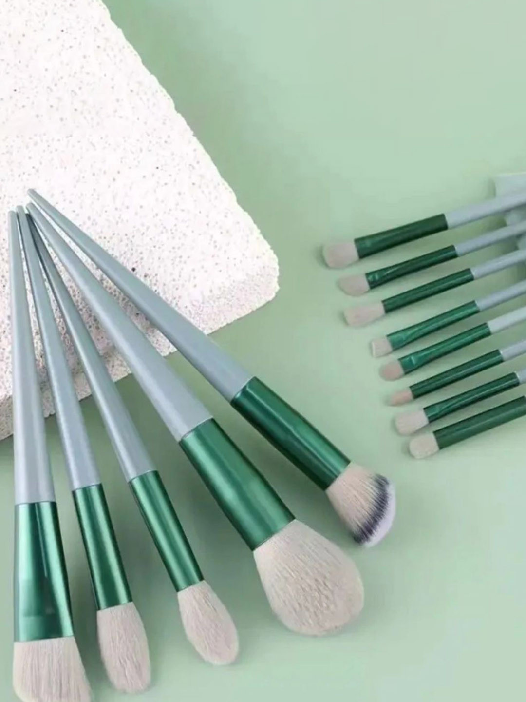 Aykizcosmetics Set Of 13 Soft Bristles Makeup Brush Set