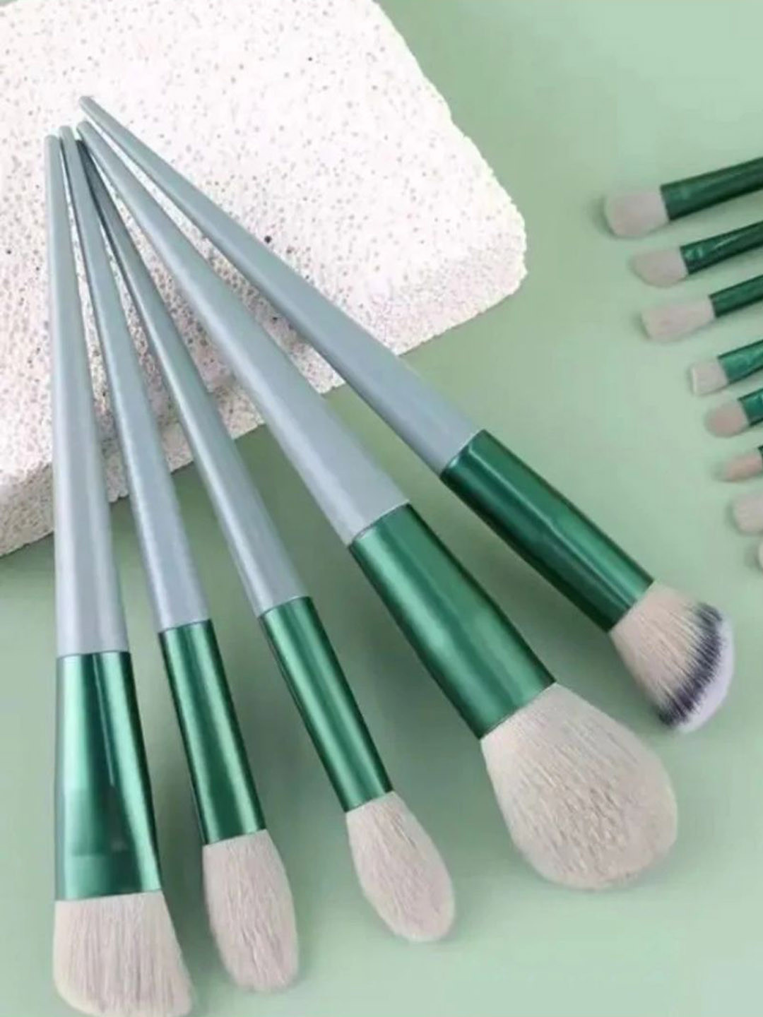 Barash Set Of 13 Soft Bristles Makeup Brush Set