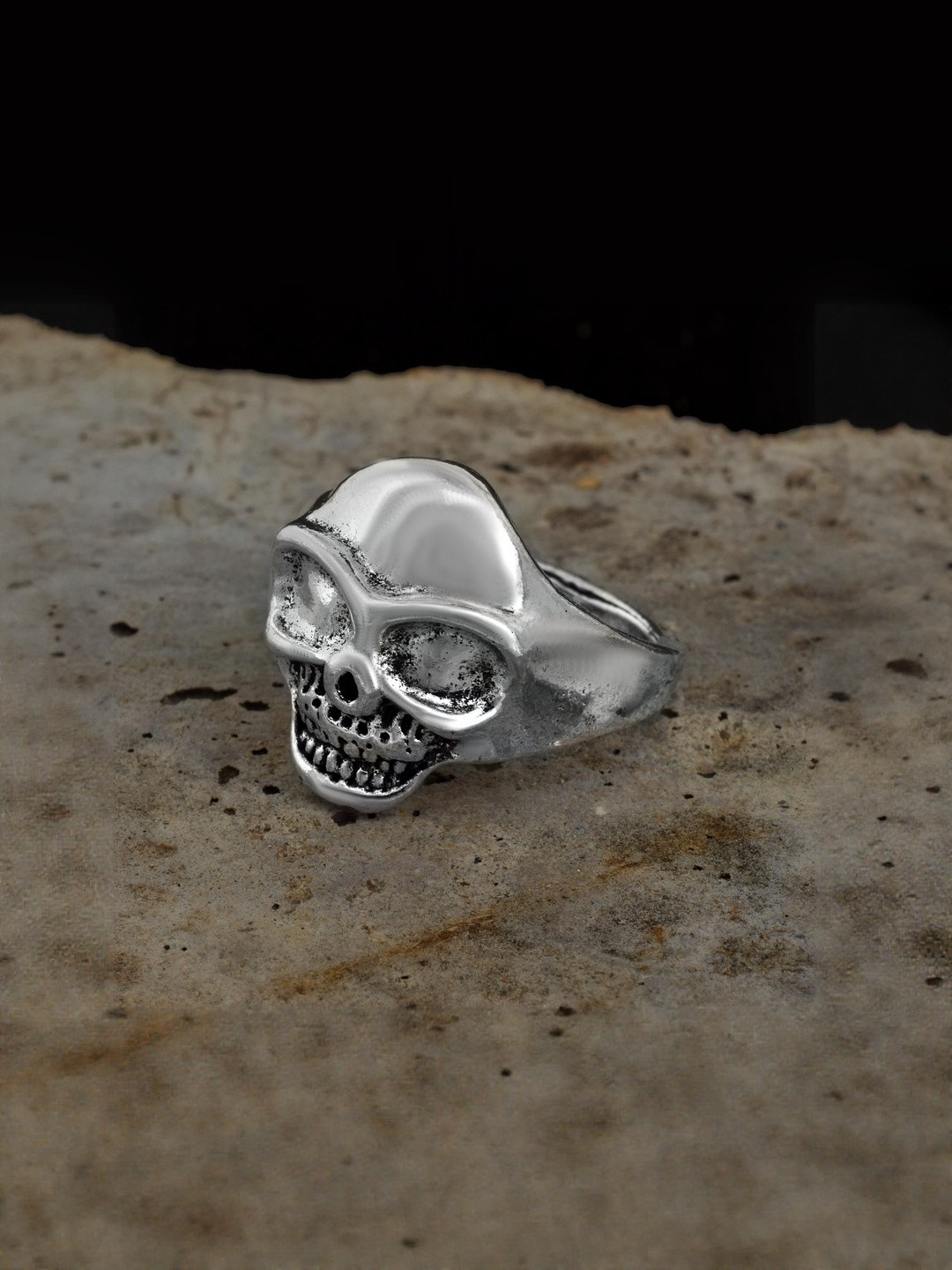 Silver plated Antique finish, Classic skull design, Fashion ring