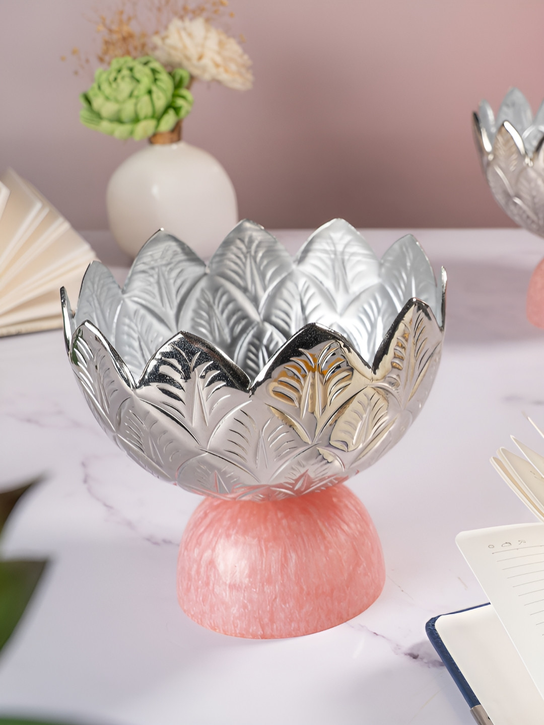 The Zappy Box Silver-Toned & Pink Textured Decorative Bowl With Stand