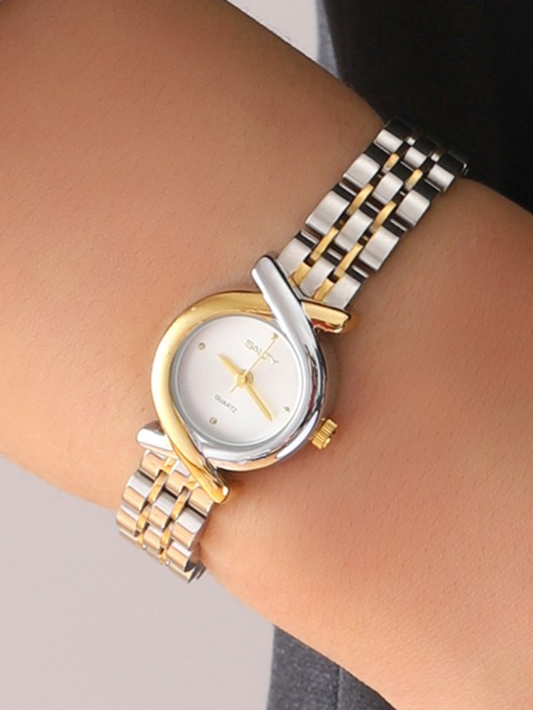 SALTY Luxe Loop Women Dial & Bracelet Style Straps Analogue Watch WT-S-0020-S-G-WH