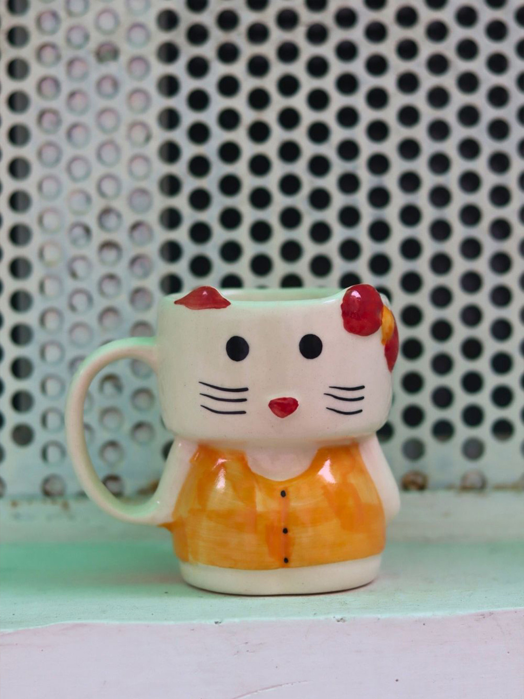 WEAVING HOMES White & Yellow Hello Kitty Printed Ceramic Glossy Mug-300 ml