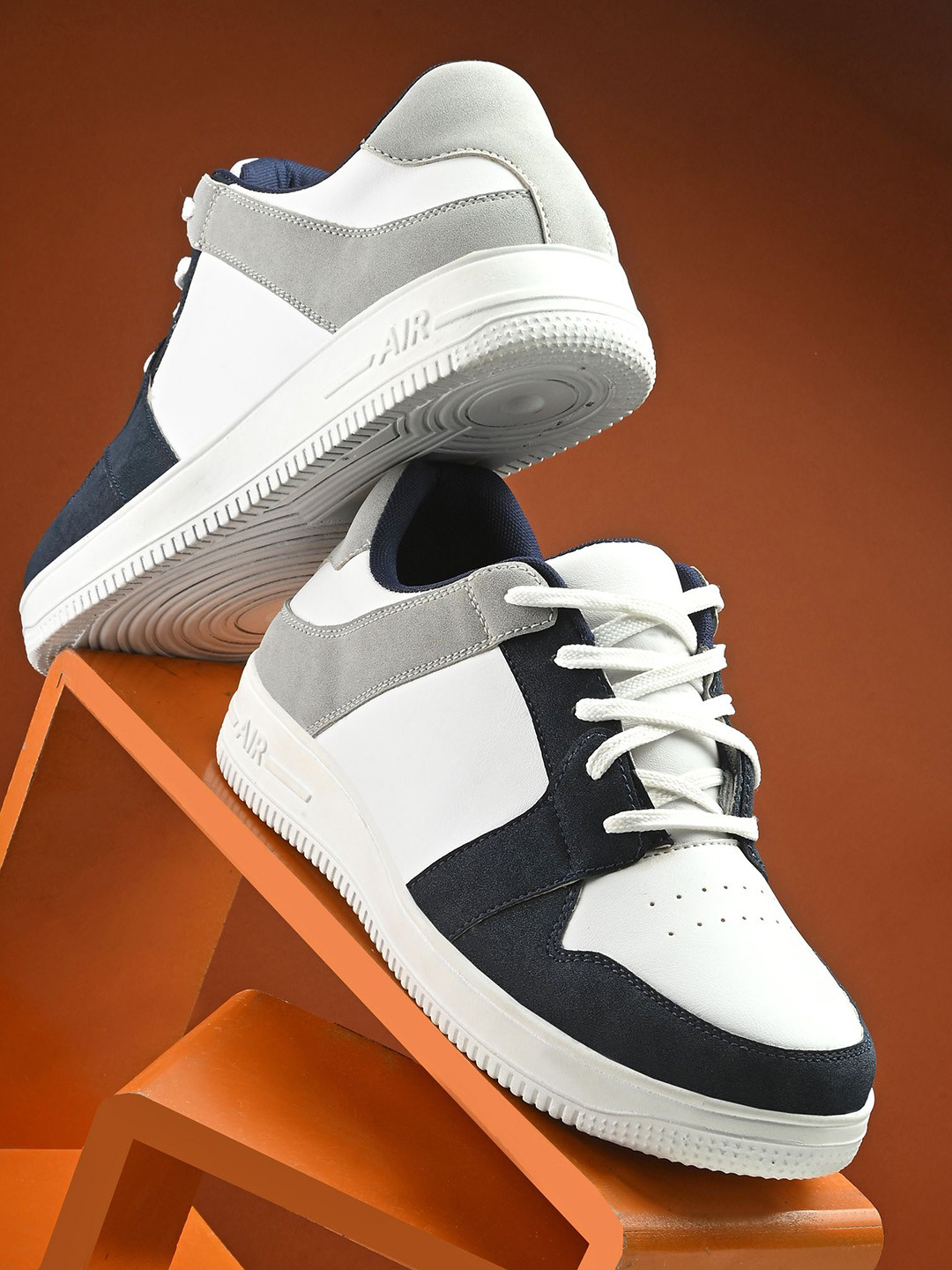 TROTUS Men Colourblocked Lace-Ups Round Toe Sneakers