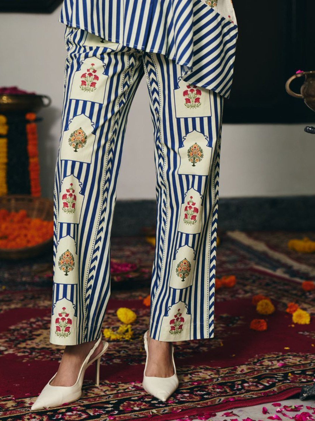 Muvazo StriBloom Women Striped Printed Relaxed Straight Fit Mid-Rise Linen Trousers