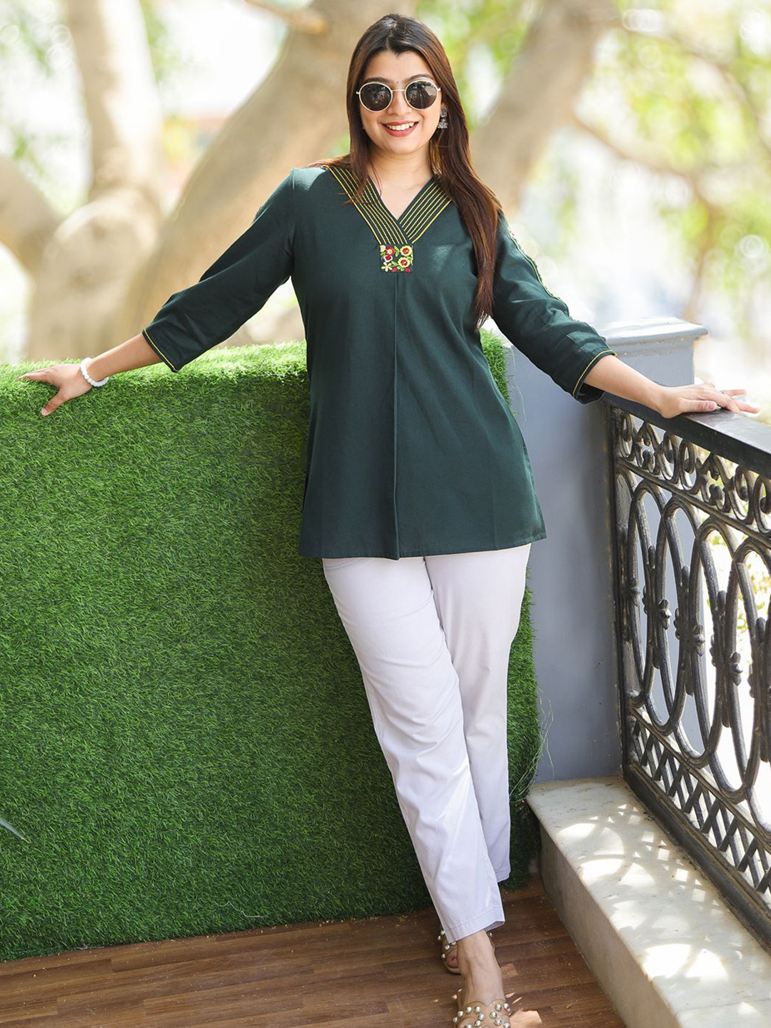 Desi Sandook Women V-Neck Floral Thread Work Pure Cotton Kurti