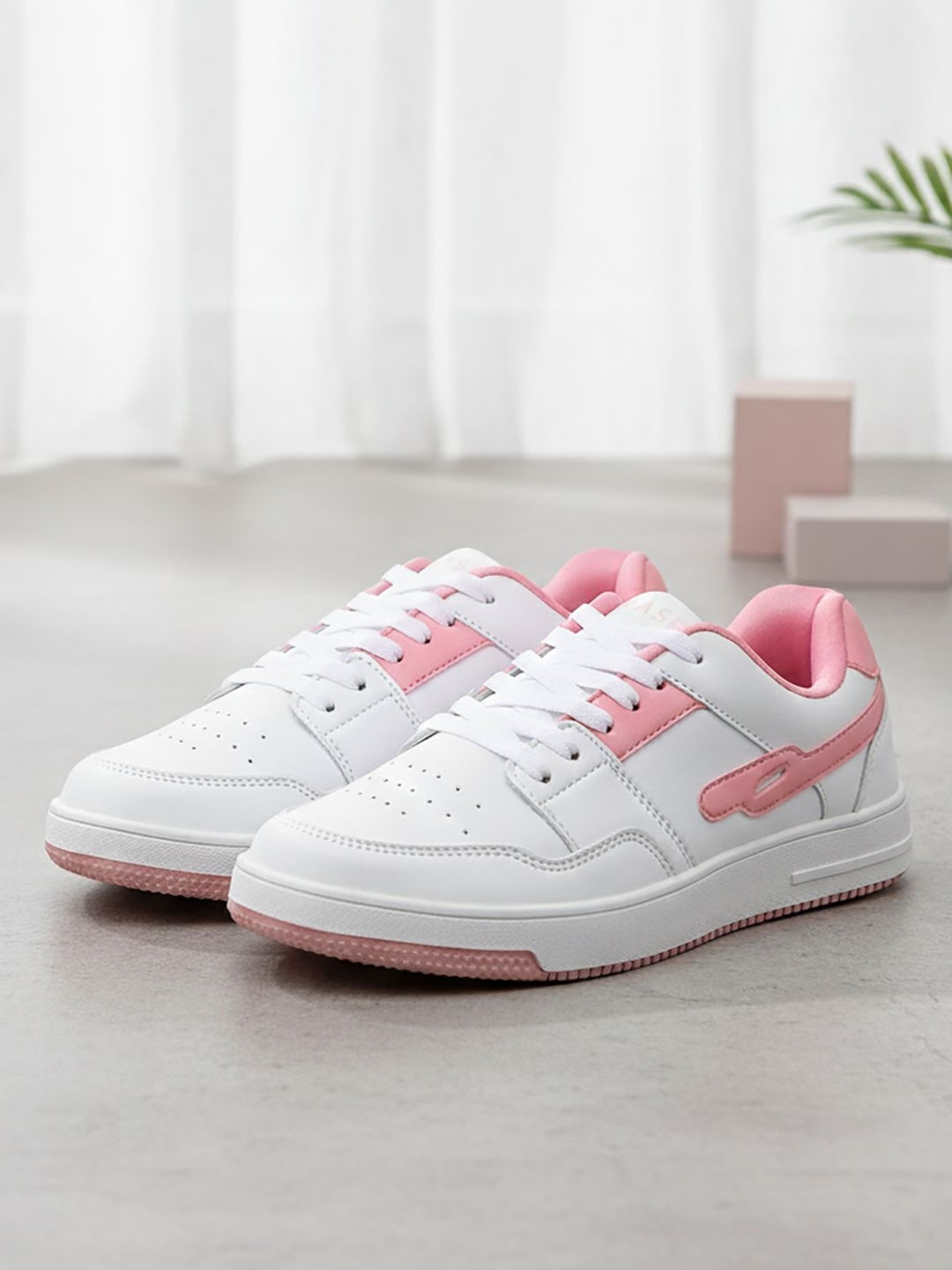 TRASE Women Lace Up Round Toe Casual Sneakers