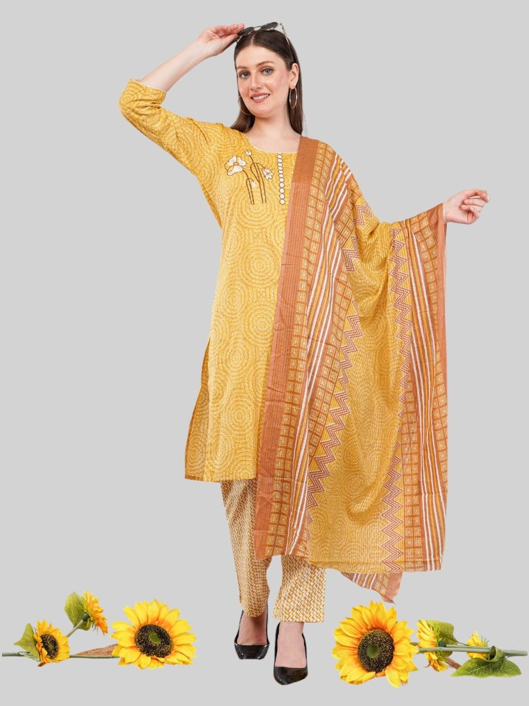 EELIKA Women Geometric Printed Cotton Kurta with Trousers & Dupatta