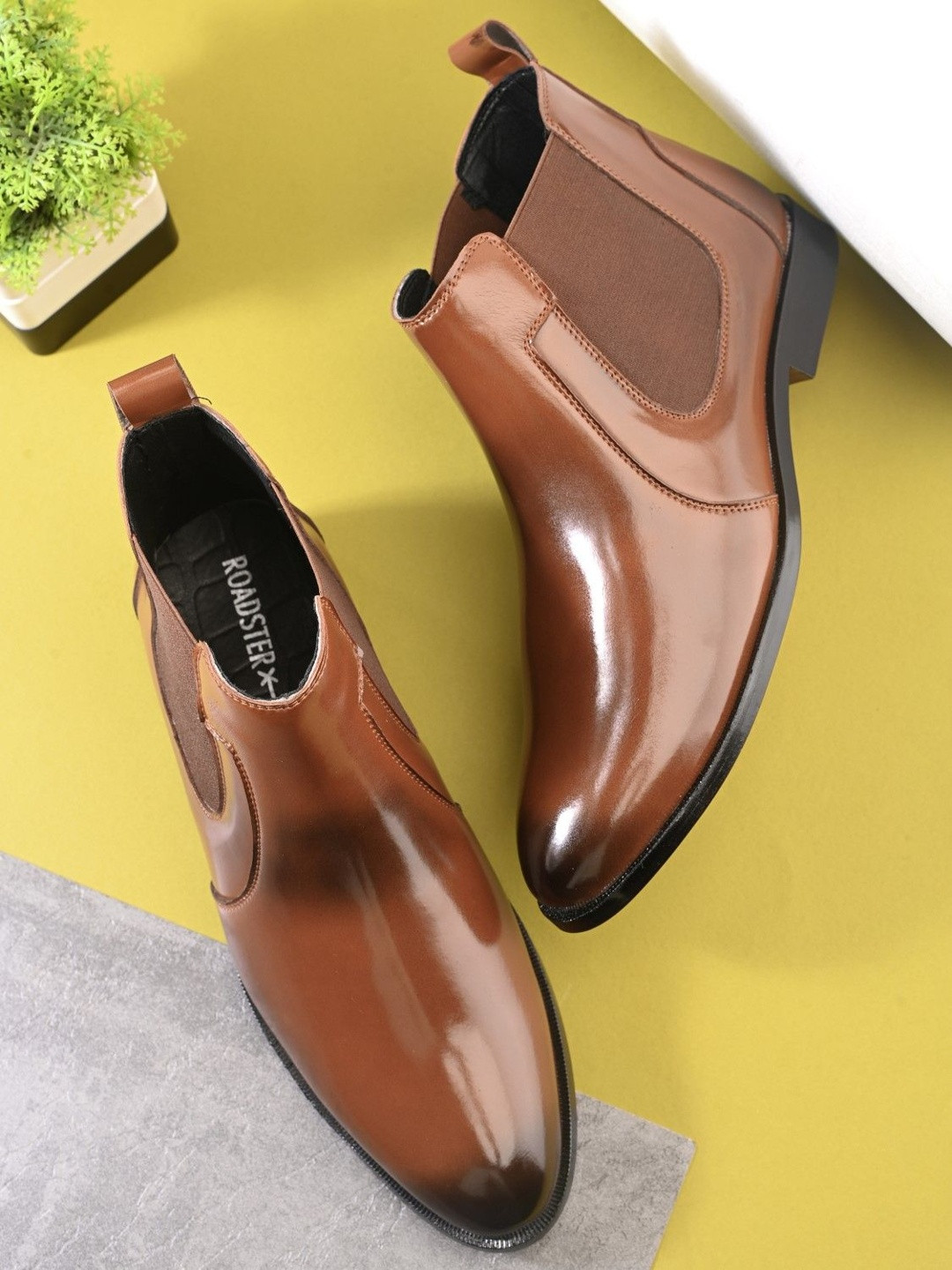 Roadster Men Round Toe High Top Zipped Chelsea Boots