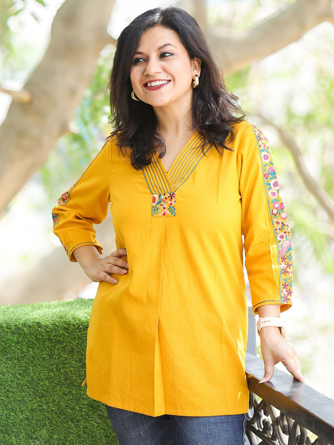 Desi Sandook Women Floral Embroidered V-Neck Thread Work Pure Cotton Kurti