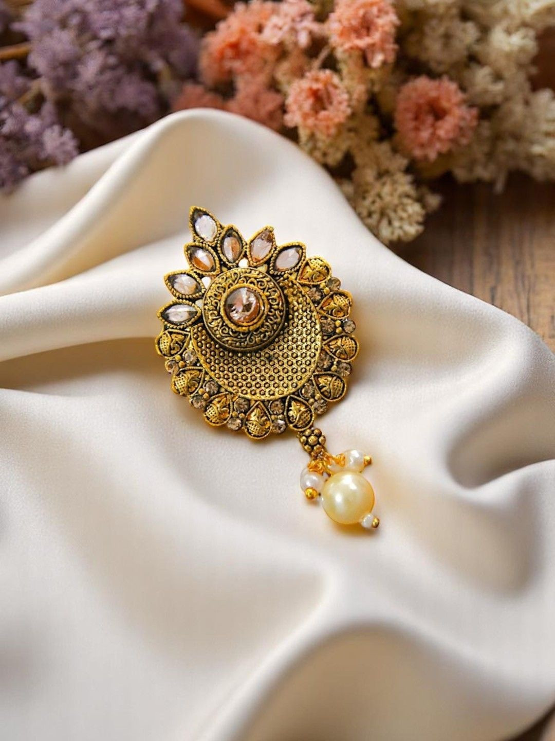 AccessHer Women Gold Brass Gold-Toned Plated Brooch