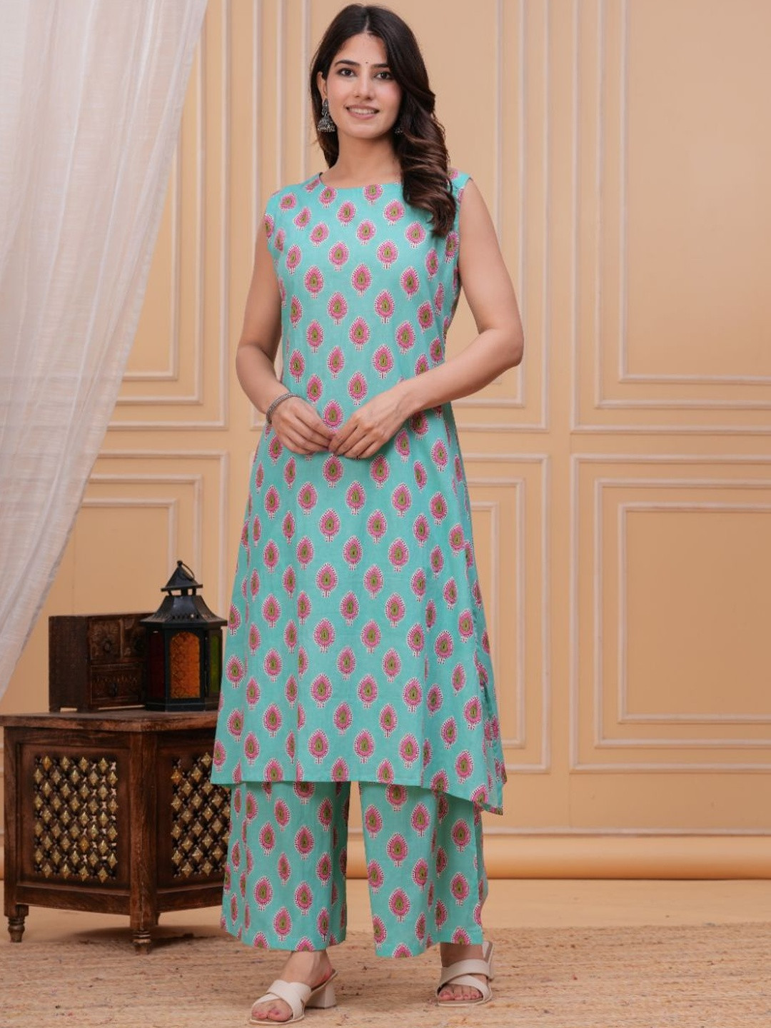 Machla Women Ethnic Motifs Printed Sleeveless Pure Cotton Kurta with Palazzos