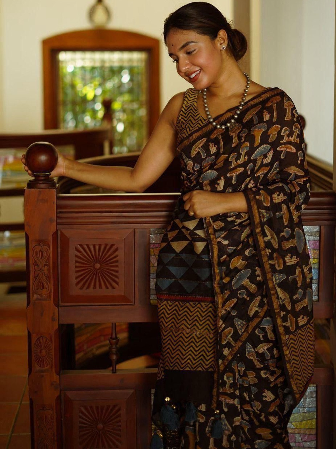 Swaraas Abstract Printed Zari Chanderi Saree