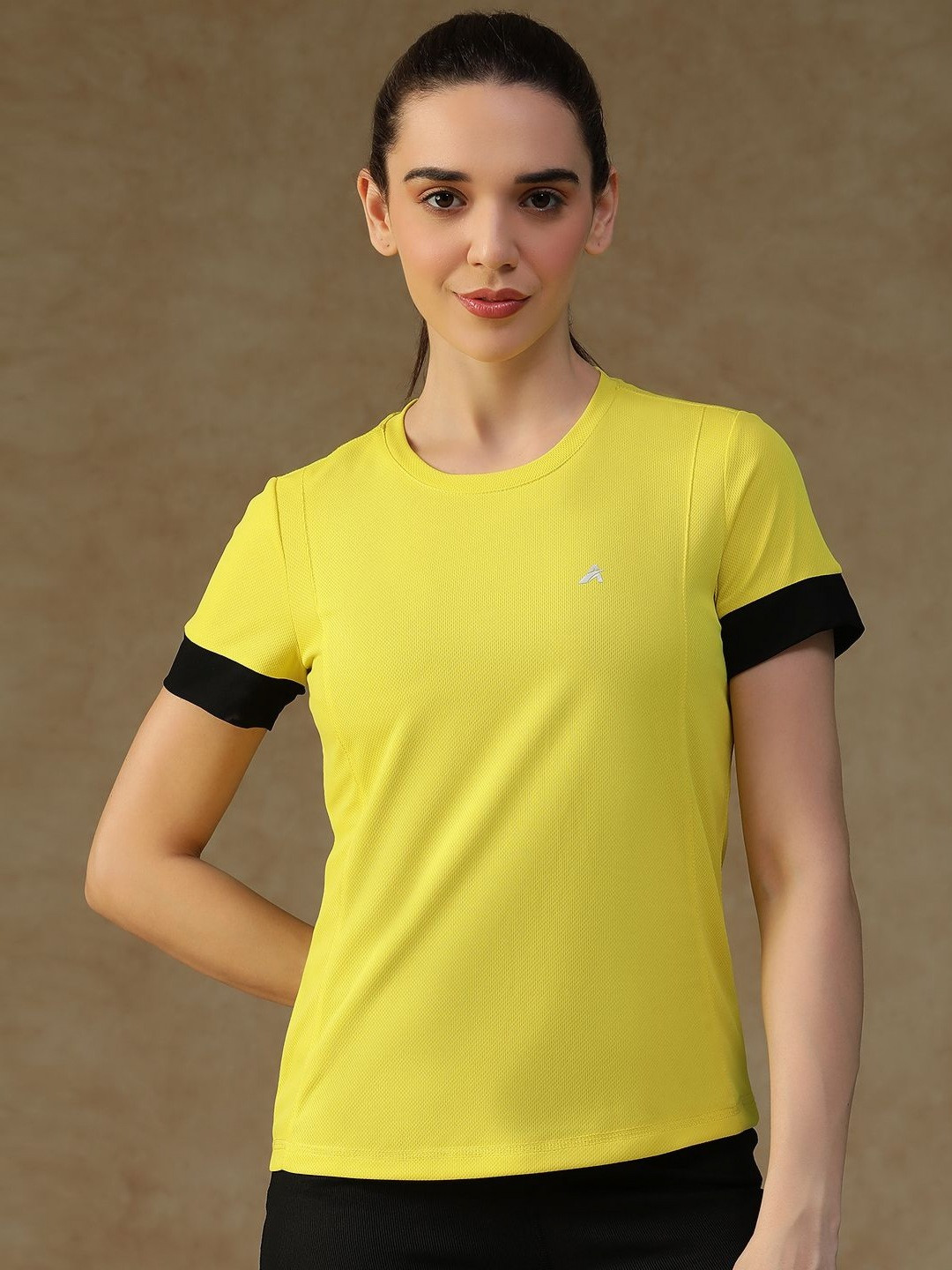 ATHLISIS Women e-Dry Technology Solid Round Neck Slim Fit T-shirt