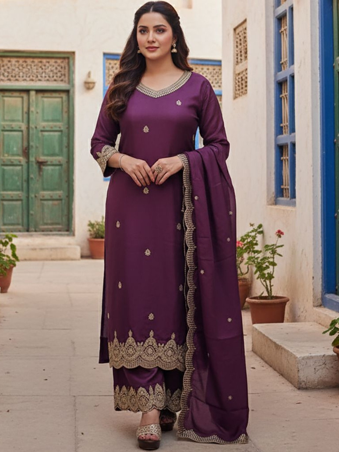 SAKSHI- The Wedding Store Women Ethnic Motifs Embroidered Regular Thread Work Kurta Sets