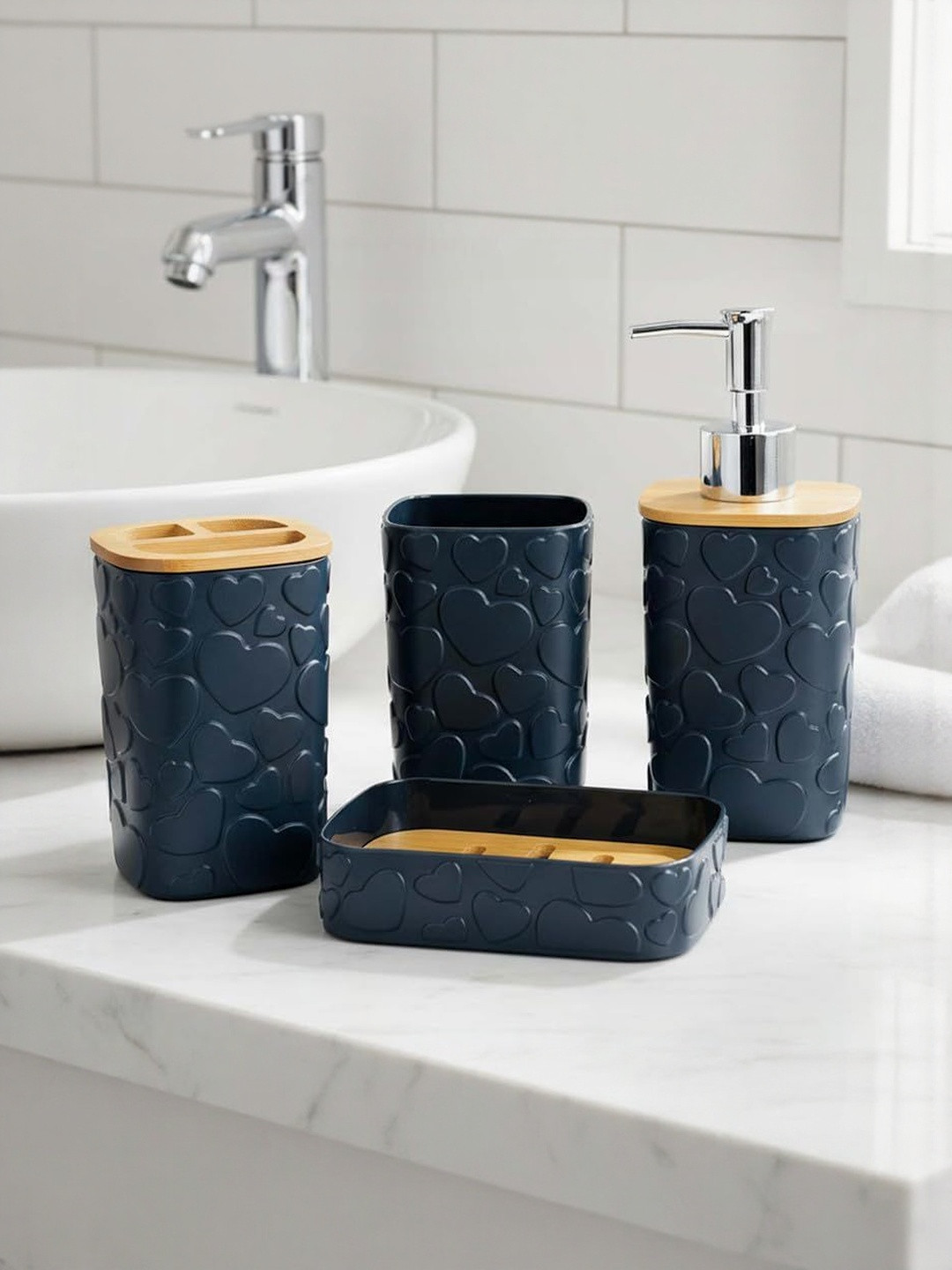 Go Hooked Black 4 Pieces Bathroom Accessories Set