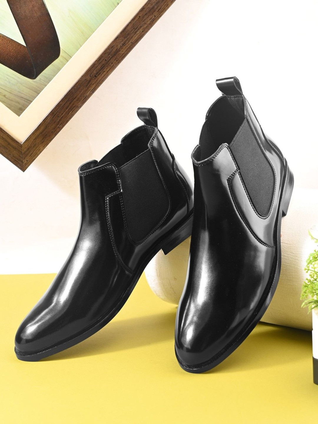 Roadster Men Black PU Solid Round Toe High Top Regular Zipped Regular Chelsea Casual Boots