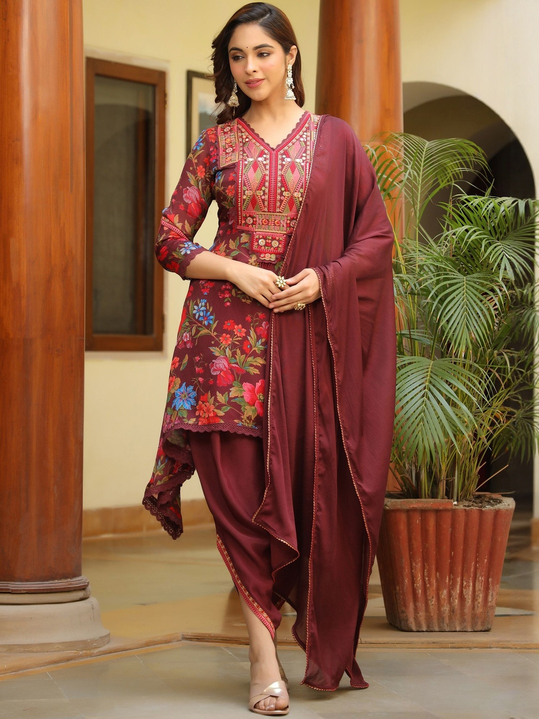 AARAAS Women Floral Printed Thread Work Kurta With Dhoti Pants & Dupatta Kurta Sets