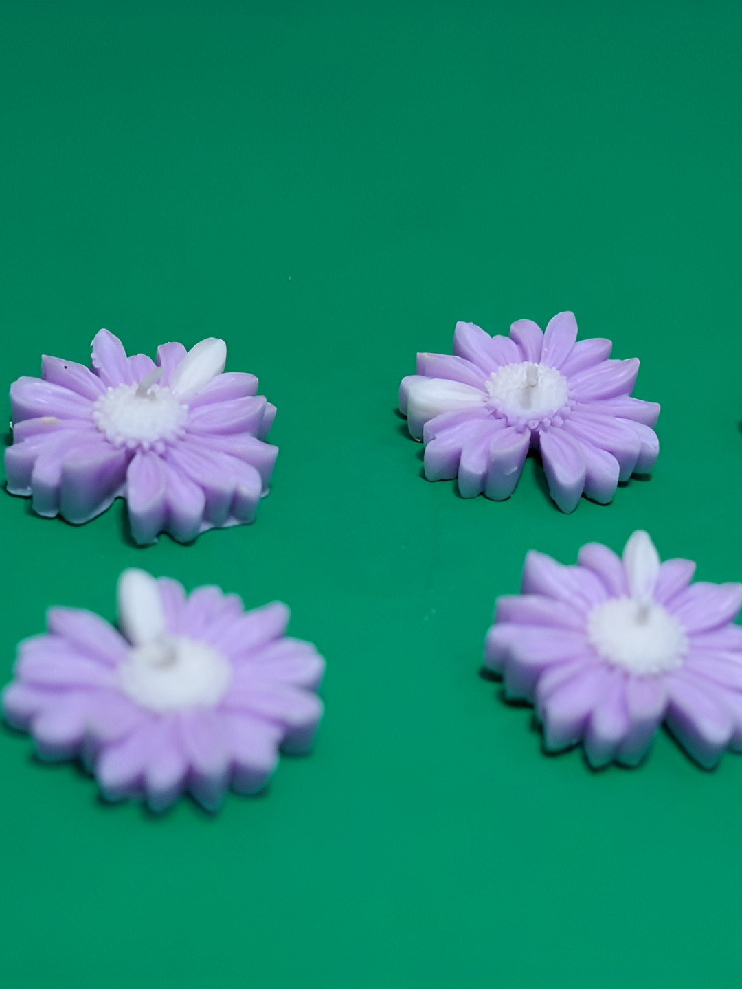 PUFFSMART Purple 6 Pieces Daisy Unscented Candles