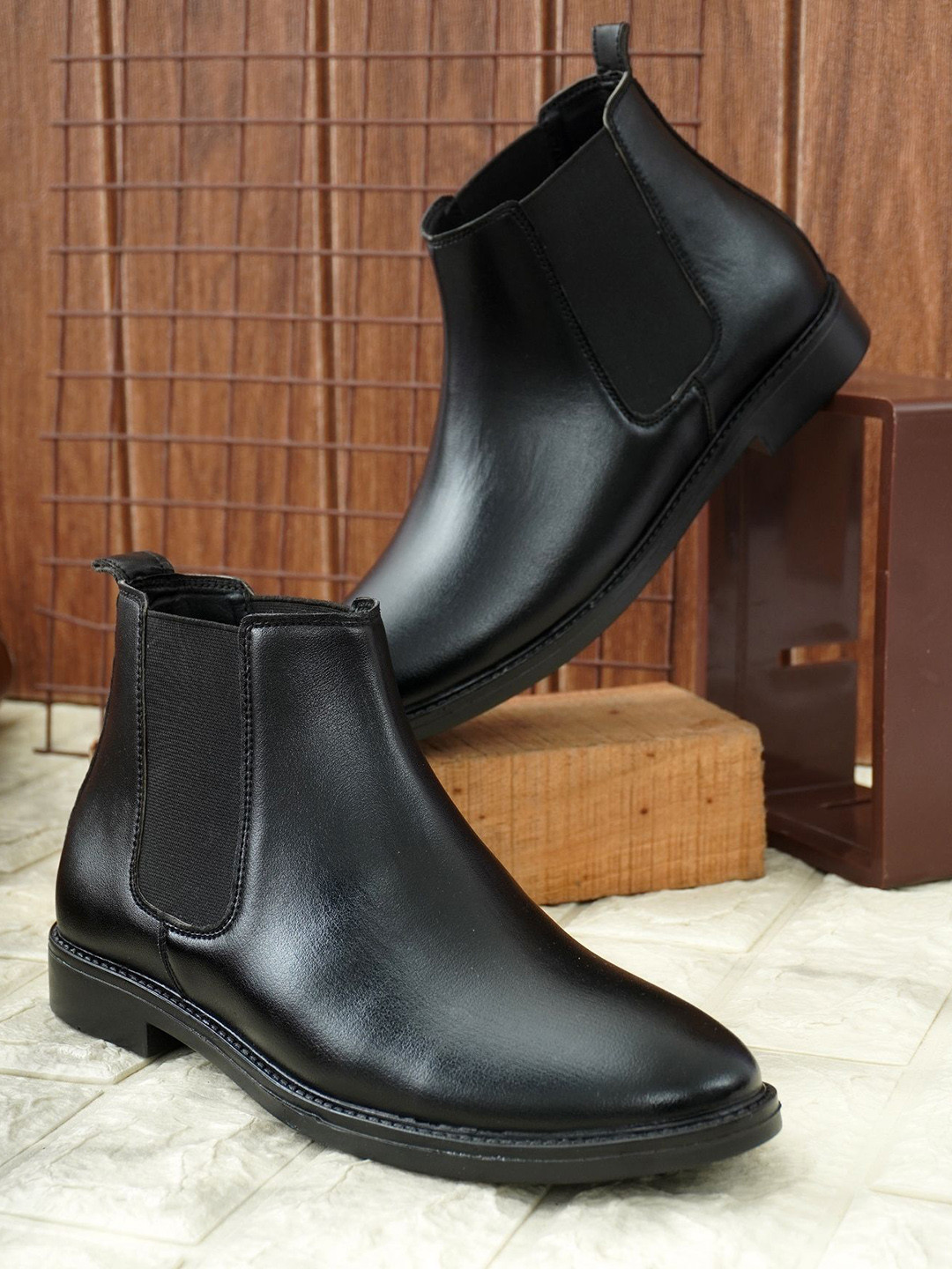 FOGGY Men Round Toe Mid-Top Slip-On Cushioned Footbed Chelsea Boots