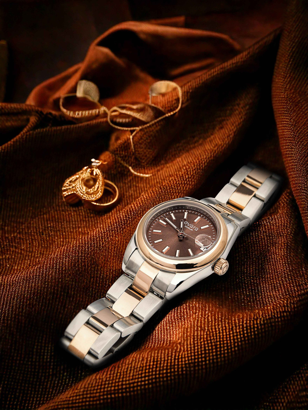 QORUM INDIA Women Evara Stainless Steel Bracelet Style Analogue Watch G123 Evara-Brown