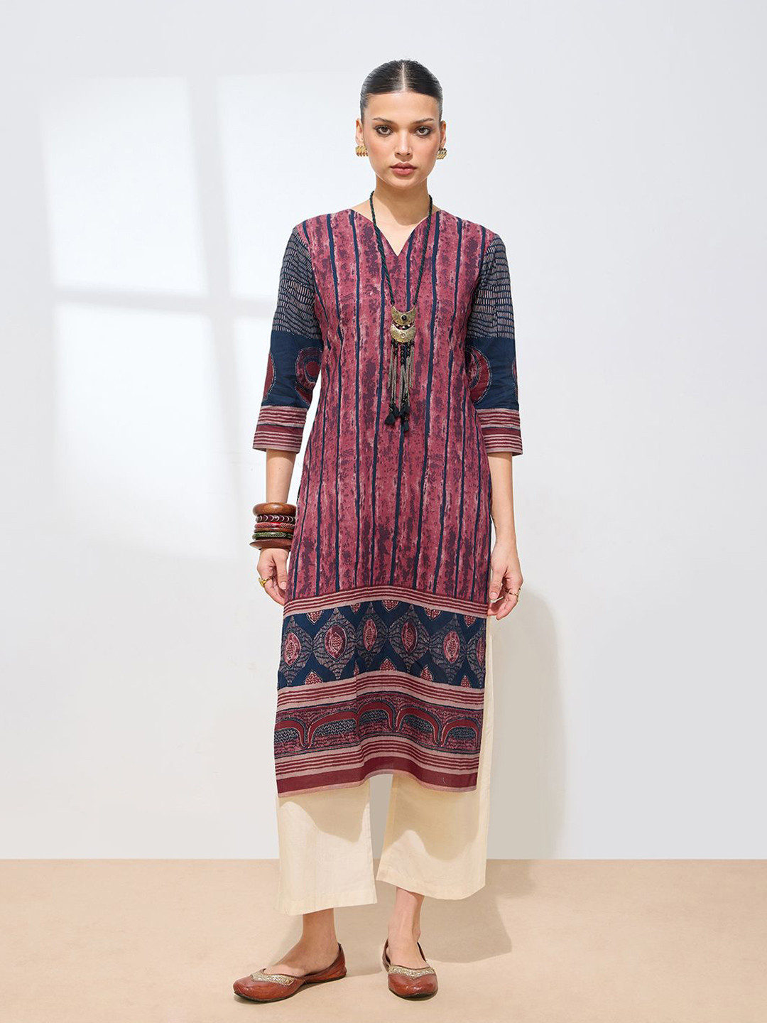 Fourleaf Women Batki & Ajrakh Printed V-Neck Cotton Straight Kurta