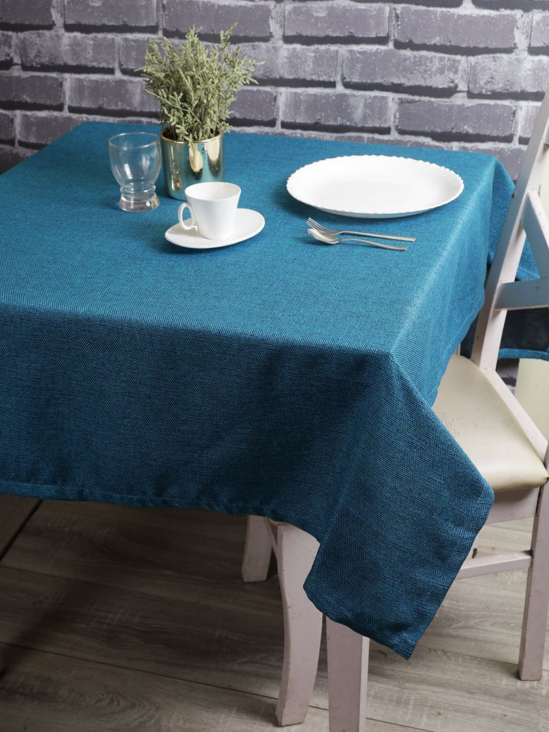 THE CONVERSION Turquoise Blue 4-Seater Textured Square Shaped Jute Linen Table Cover