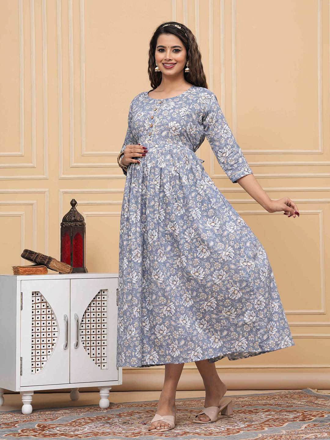 FACON GRAVIDA Women Floral Printed Gathered or Pleated Maternity Fit and Flare Midi Dress