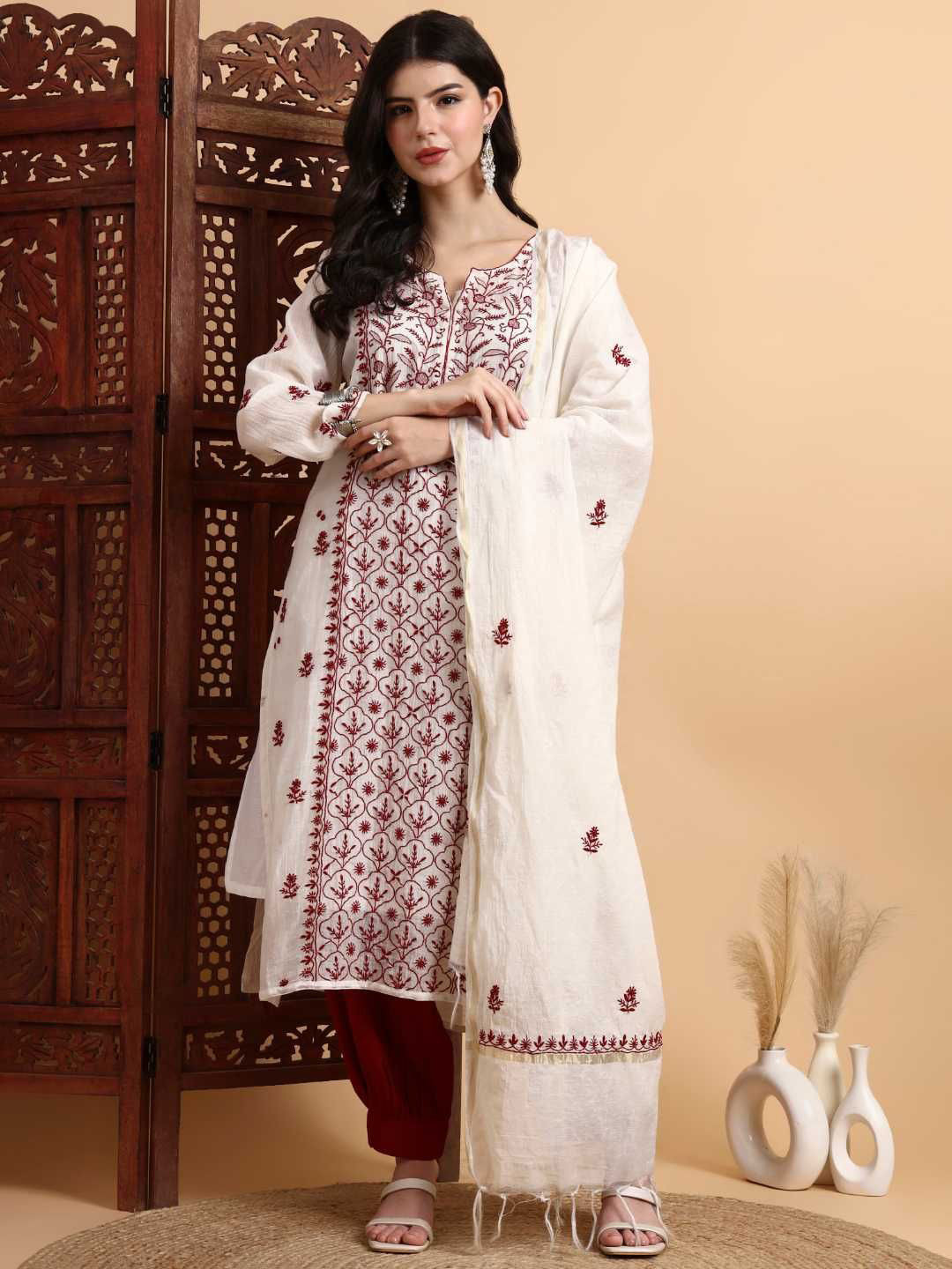 House of Pataudi Women Ethnic Embroidered Kurta with Harem Pants, Dupatta & Inner Kurta