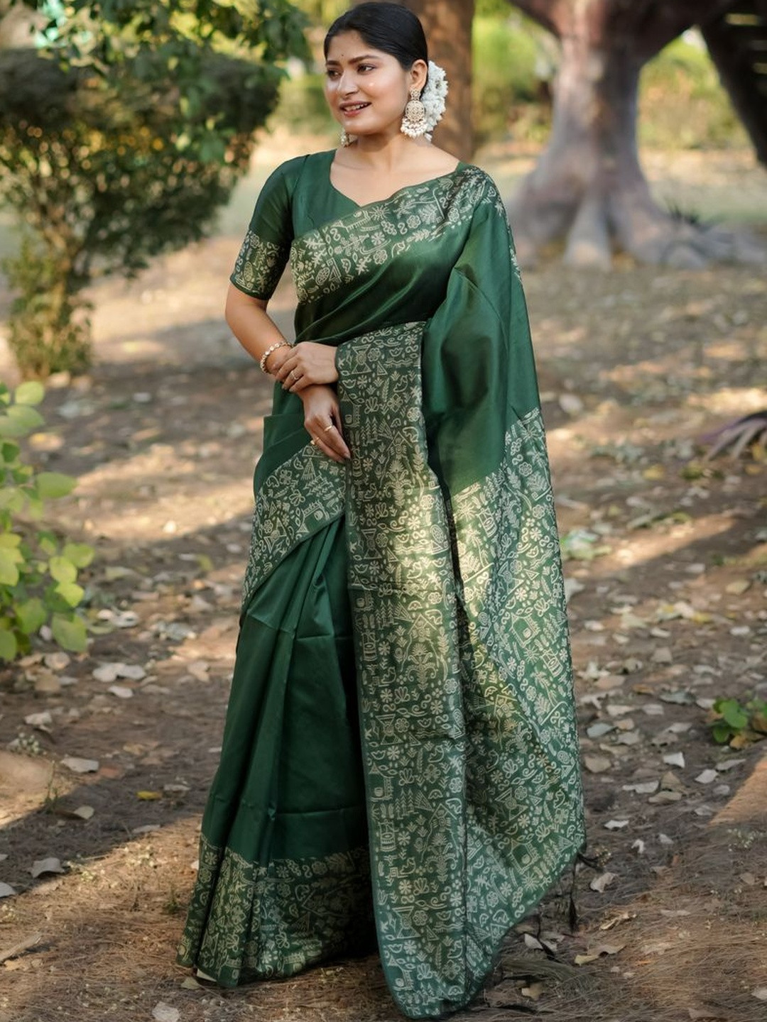 Peach Petals Women Printed Border Saree With Blouse Piece