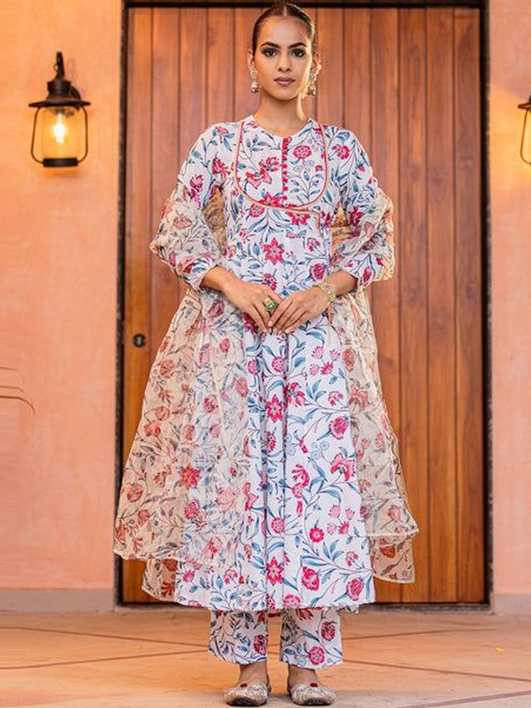 Ambraee Women Ivory Printed Muslin Suit Set