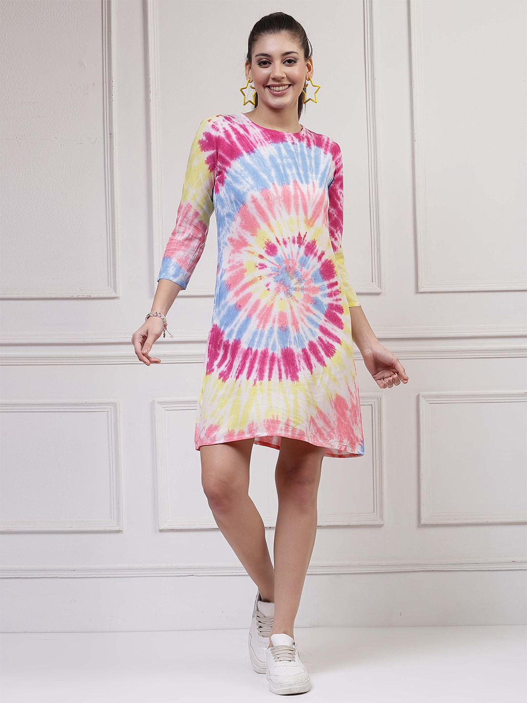 Sansudra Women Colourblocked Round Neck Shift Dress
