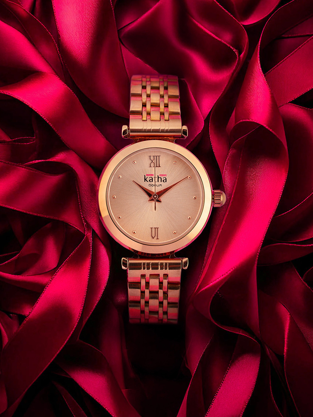 QORUM INDIA Women Round Dial & Bracelet Style Straps Analogue Watch G116 Katha