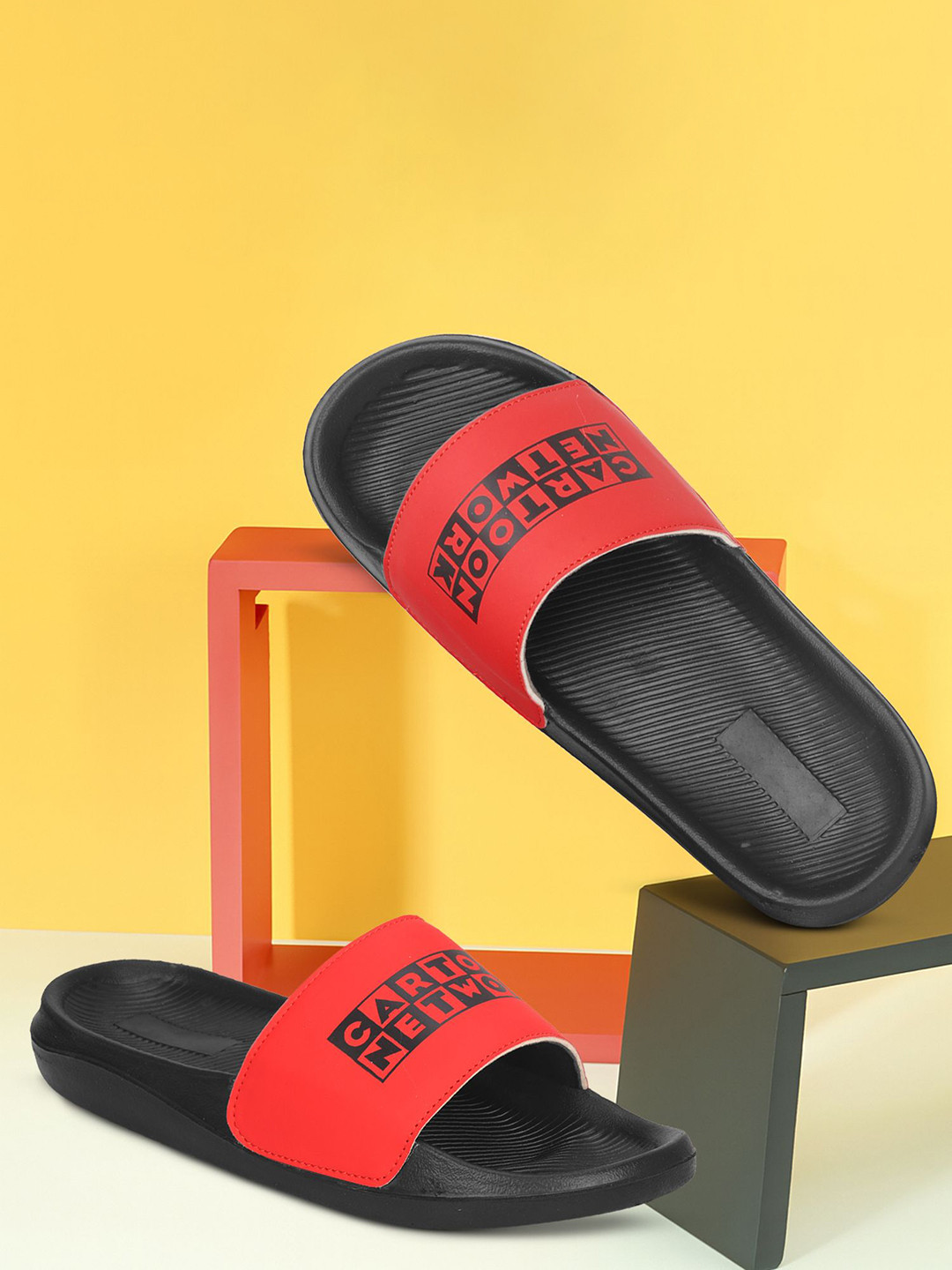 PERY PAO Men Cartoon Network Printed Sliders