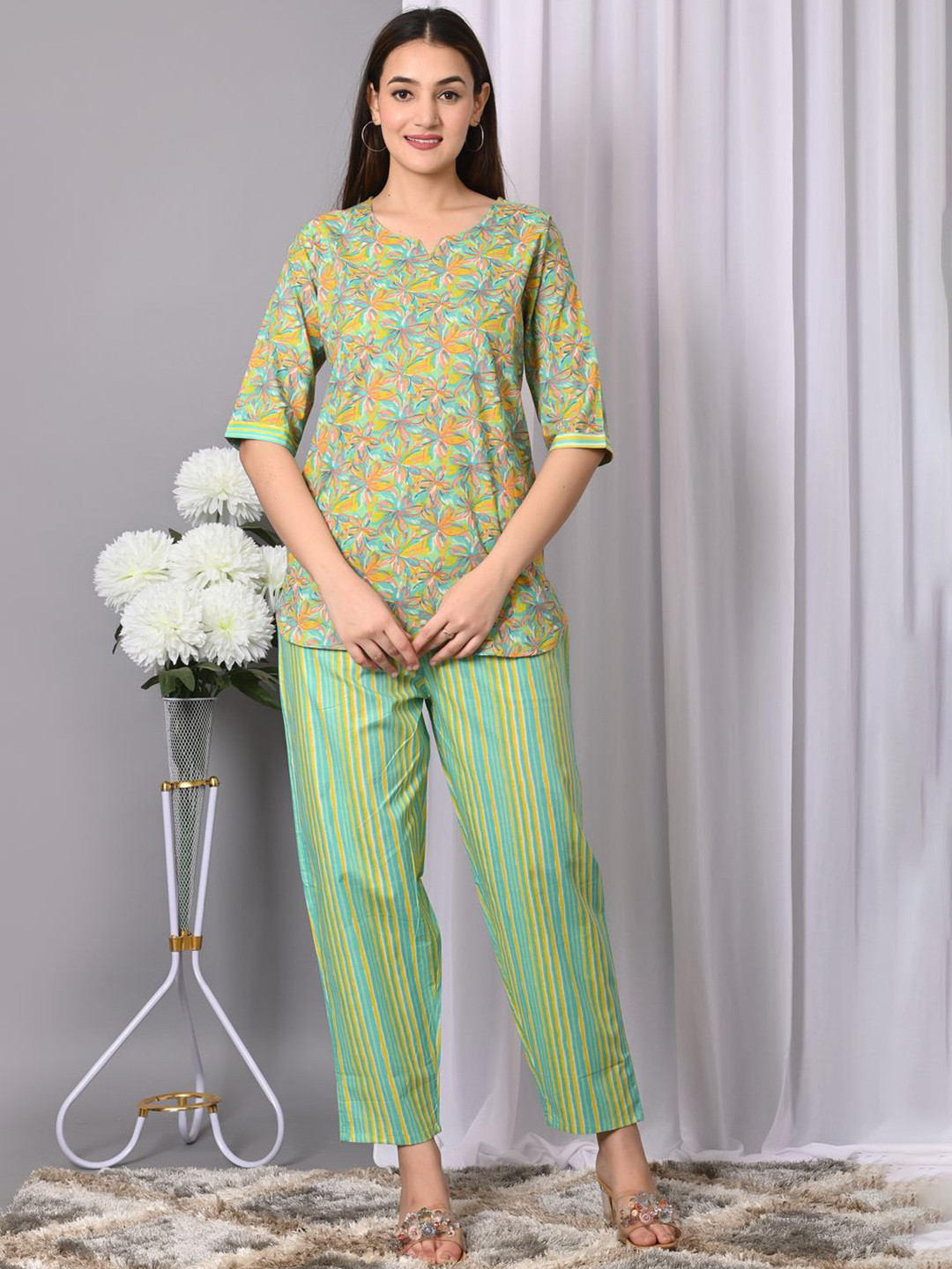 The Tinge Women Printed Kurti & Pyjamas Night suit