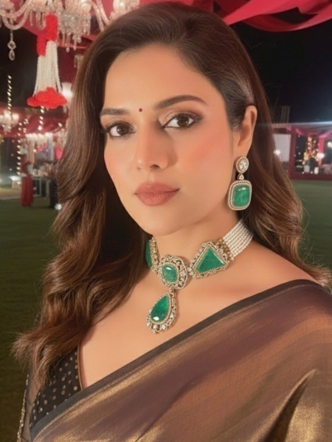 AURAA TRENDS Gold-Plated Zircon And Emerald Stones Studded And Beaded Jewellery Set