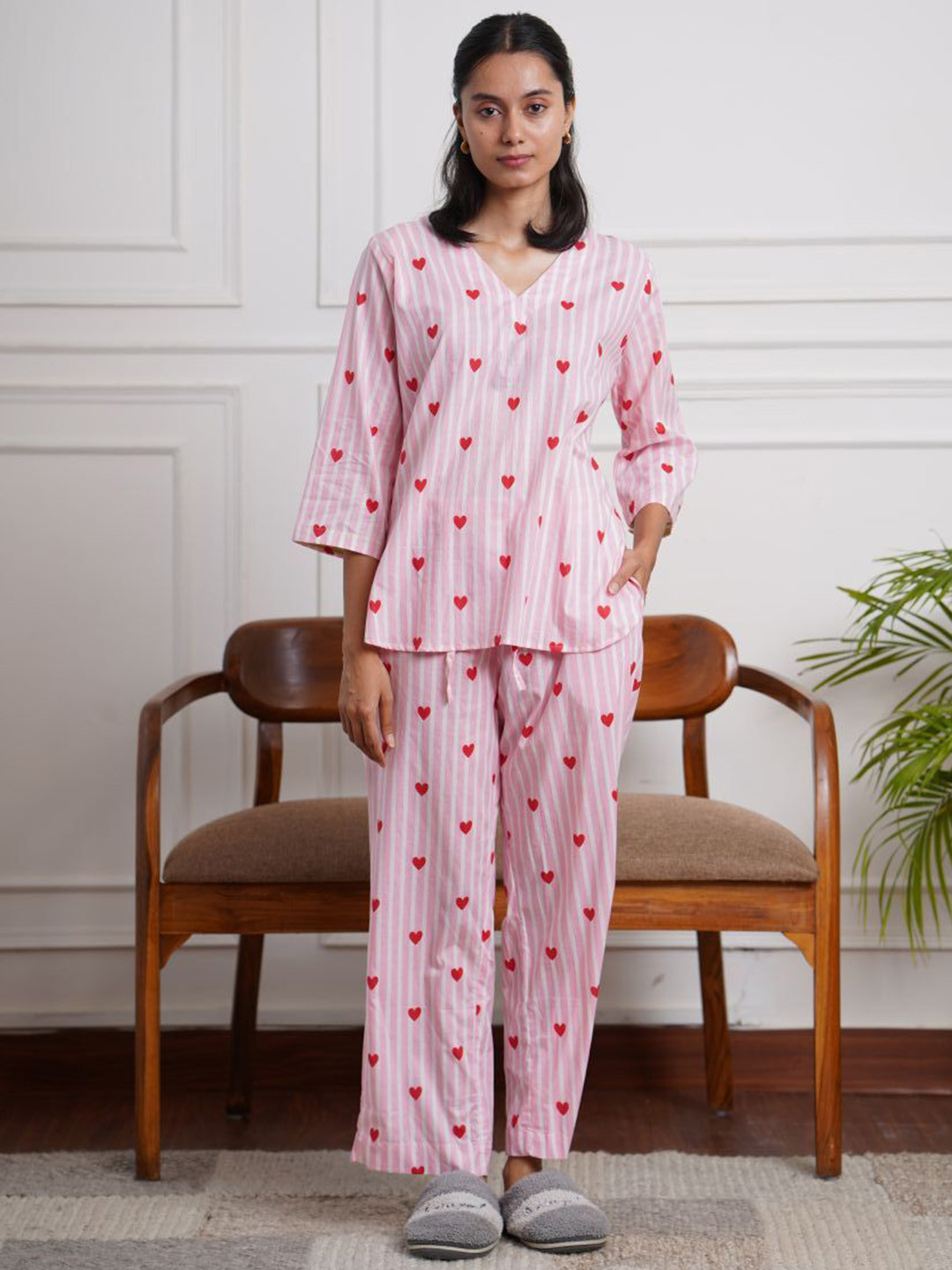The Quince Life Geometric Printed V-Neck Pure Cotton Kurti & Pyjama