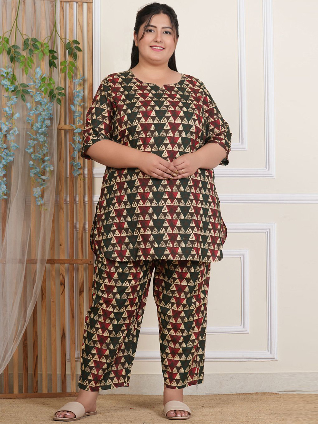 The Tinge Women Geometric Printed Round Neck Night suit