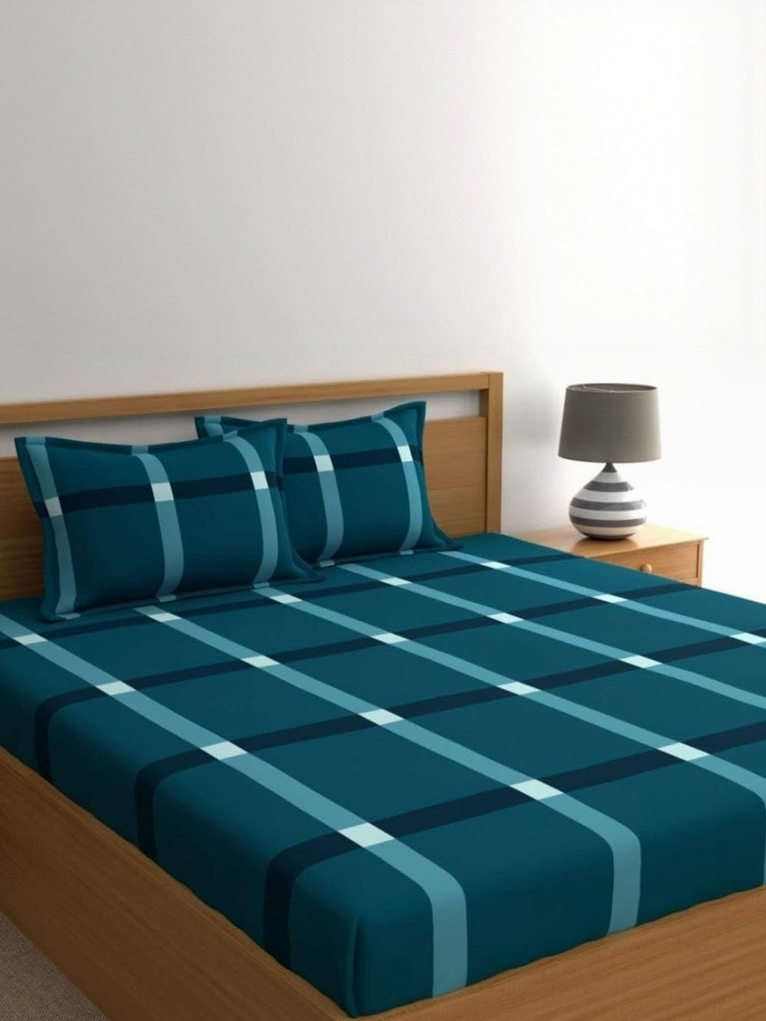 NEW TOWN Green & Navy Blue 210 TC Queen Bedsheet with 2 Pillow Covers