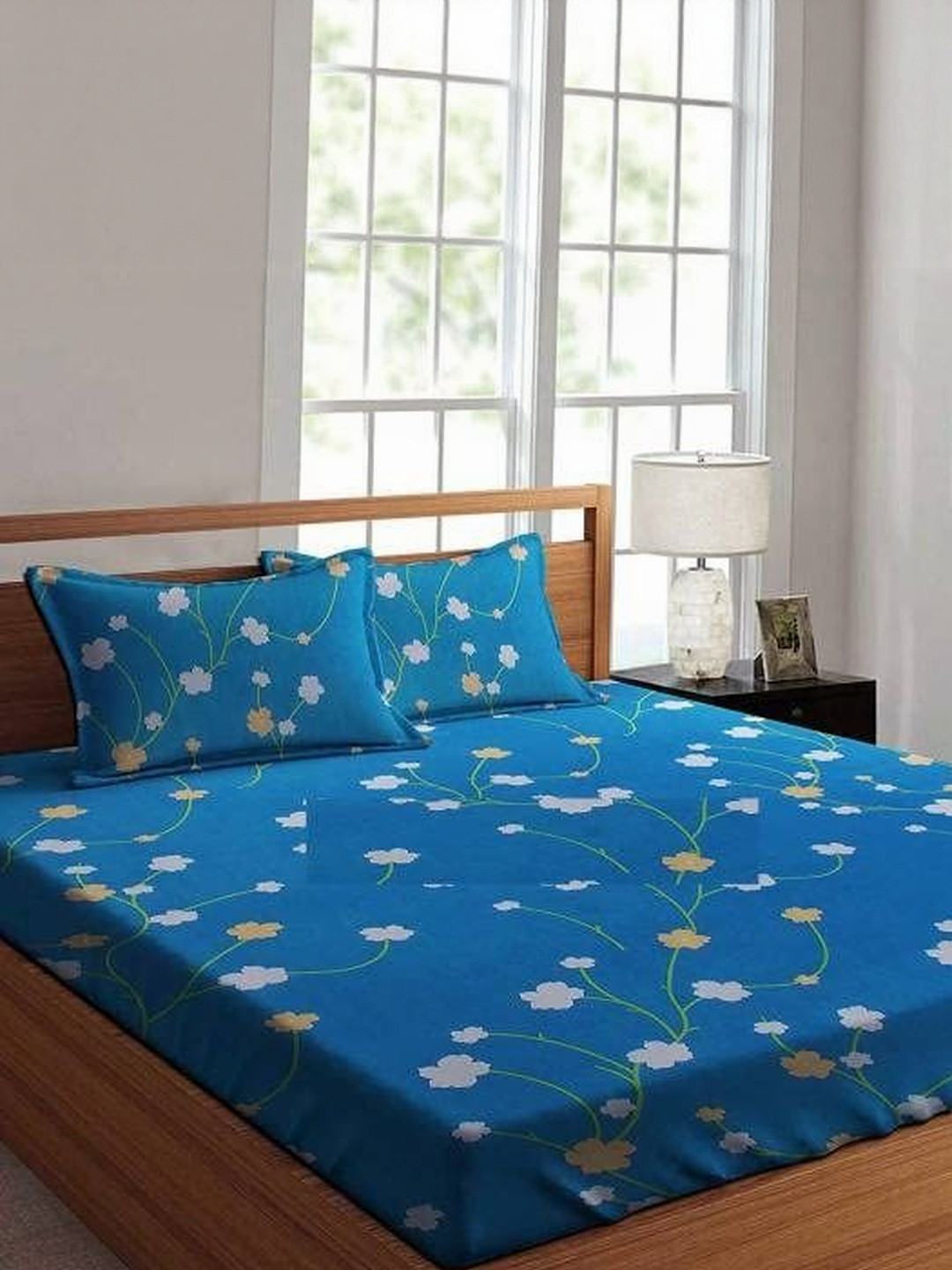 NEW TOWN Blue & White Floral Printed 210 TC Queen Bedsheet with 2 Pillow Covers