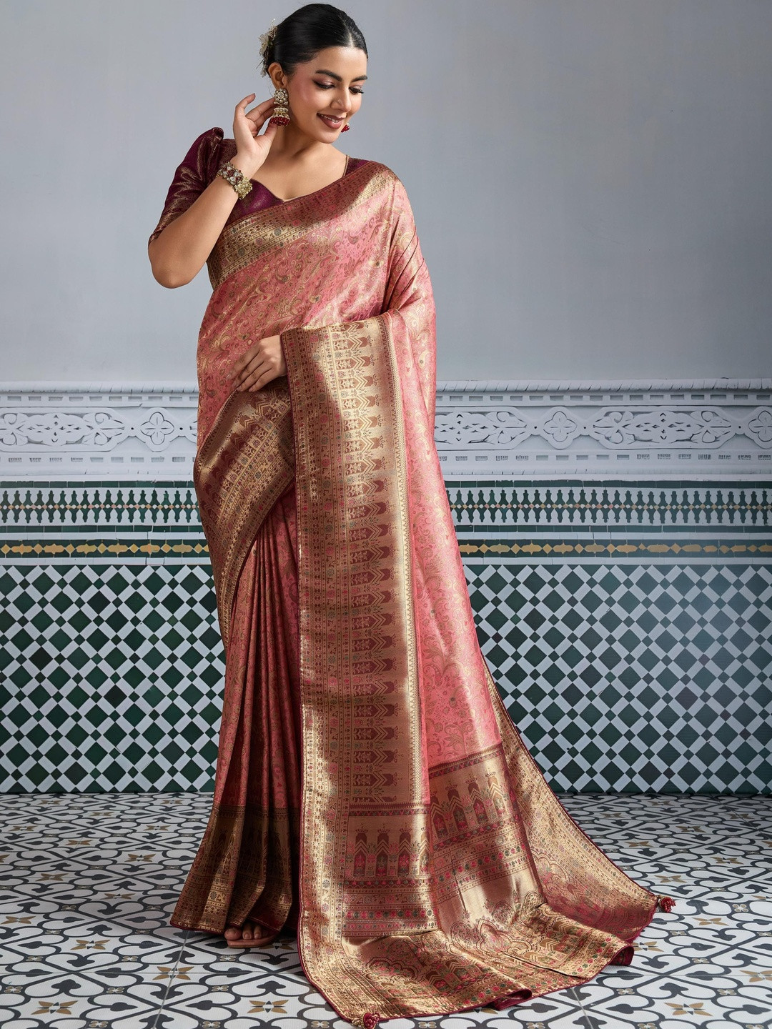 MAHALASA Woven Design Zari Meenakari  Kanjeevaram Saree With Saree Blouse Piece