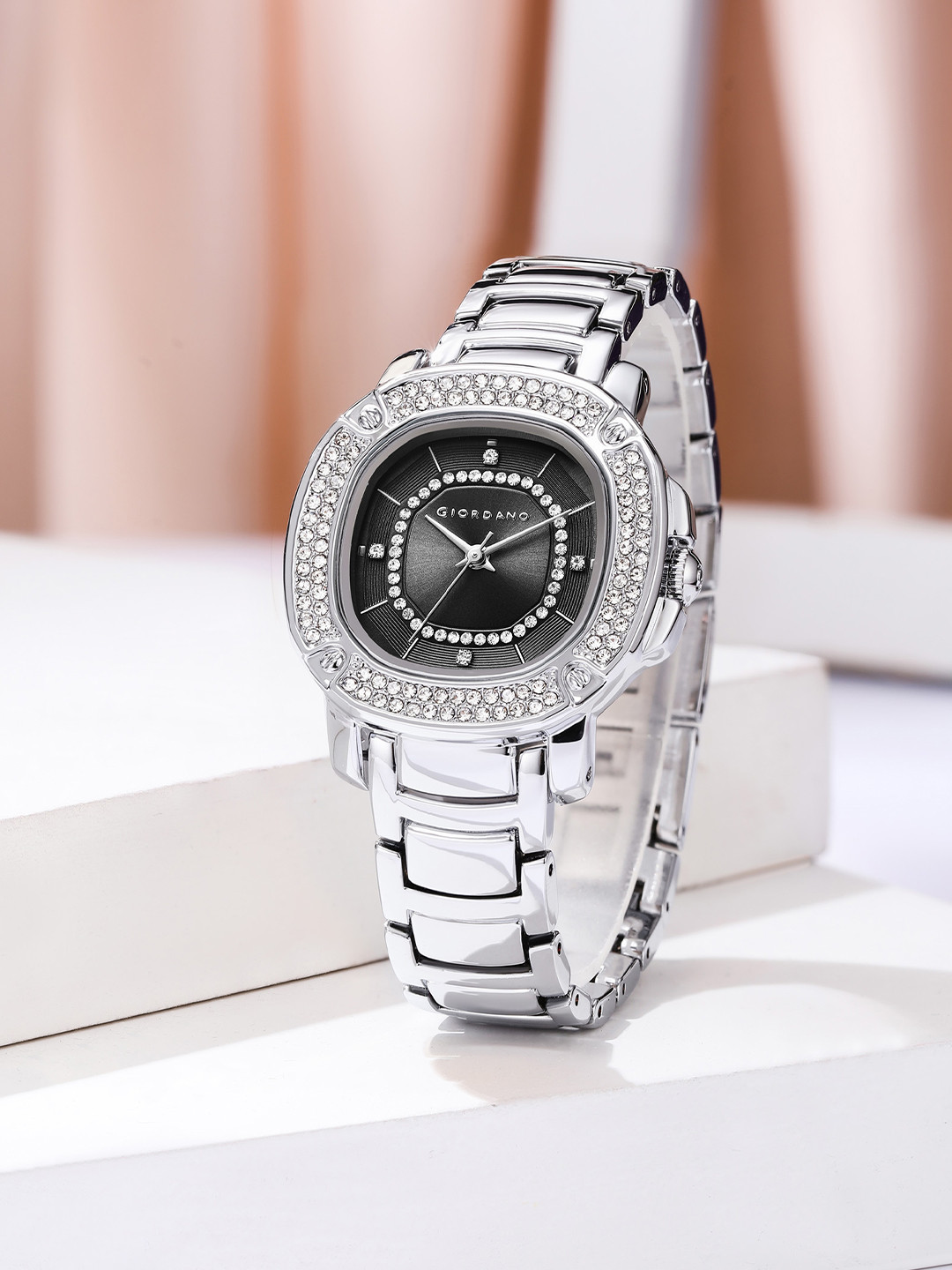 GIORDANO Women Embellished Dial & Stainless Steel Bracelet Style Straps Watch GZ-60109-11