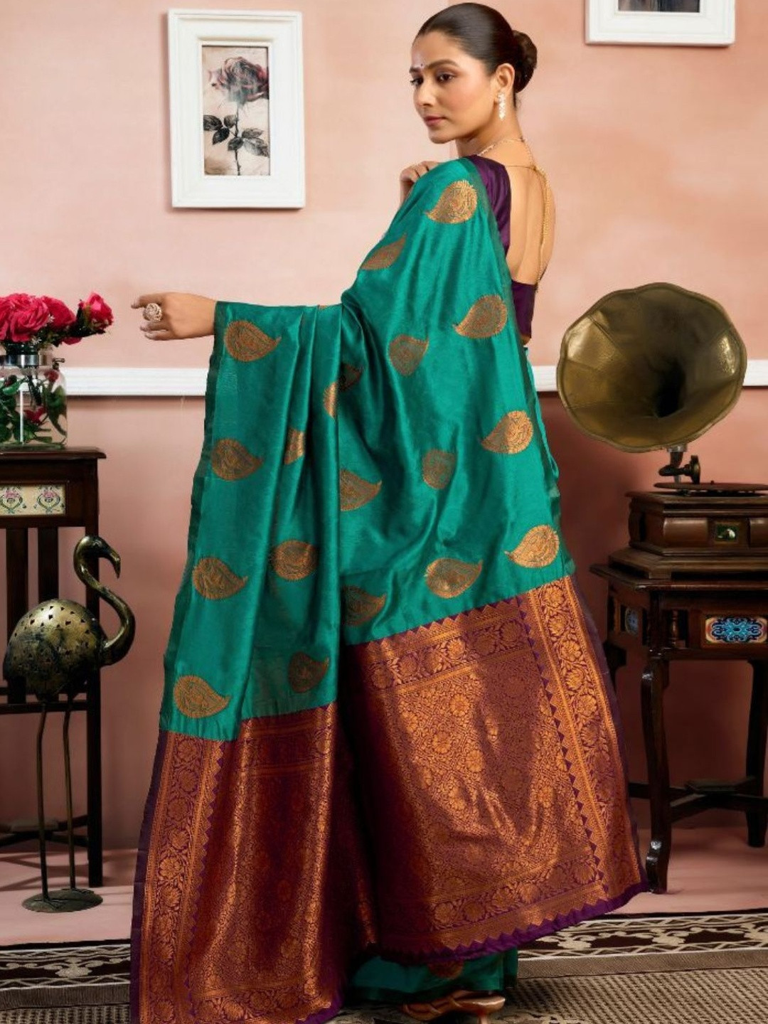 PEACH PIPER Women Paisley Woven Design Zari Banarasi Saree