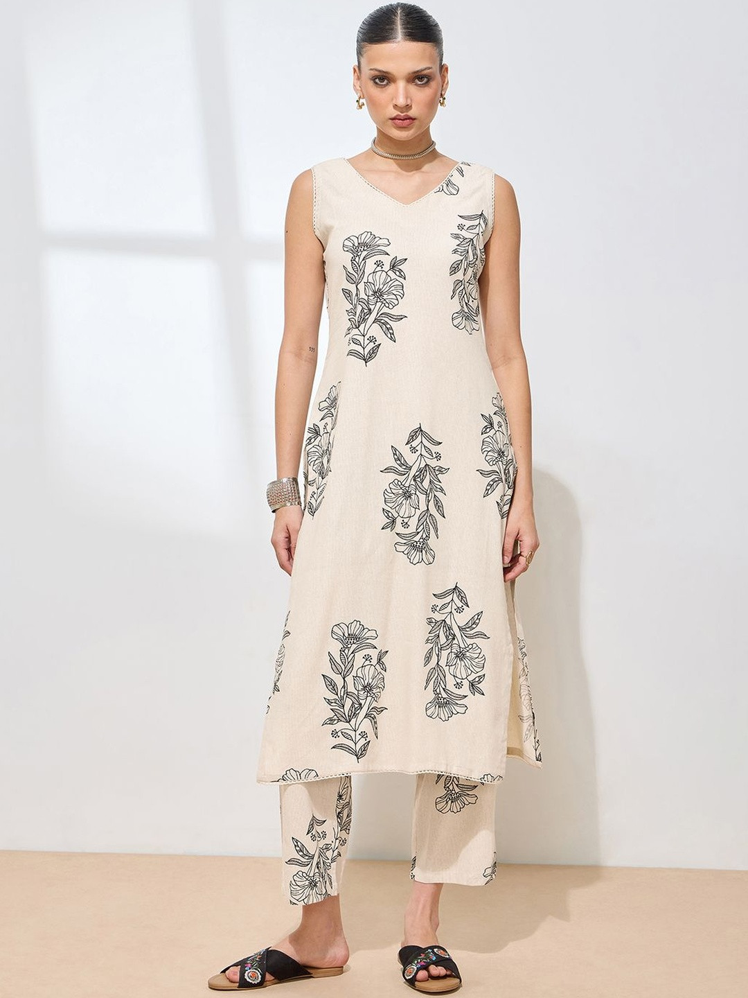 KALINI Women Floral Printed Cotton Kurta & Pants Co-Ord Set