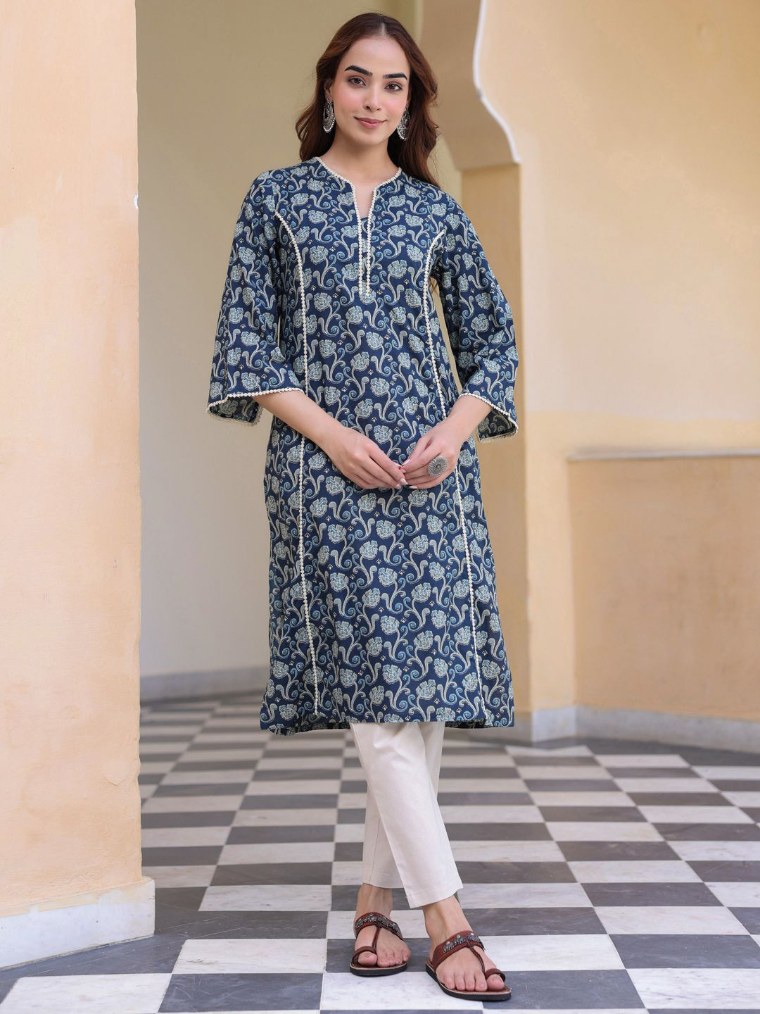 Rain & Rainbow Women Floral Printed Daily Pure Cotton Straight Kurta