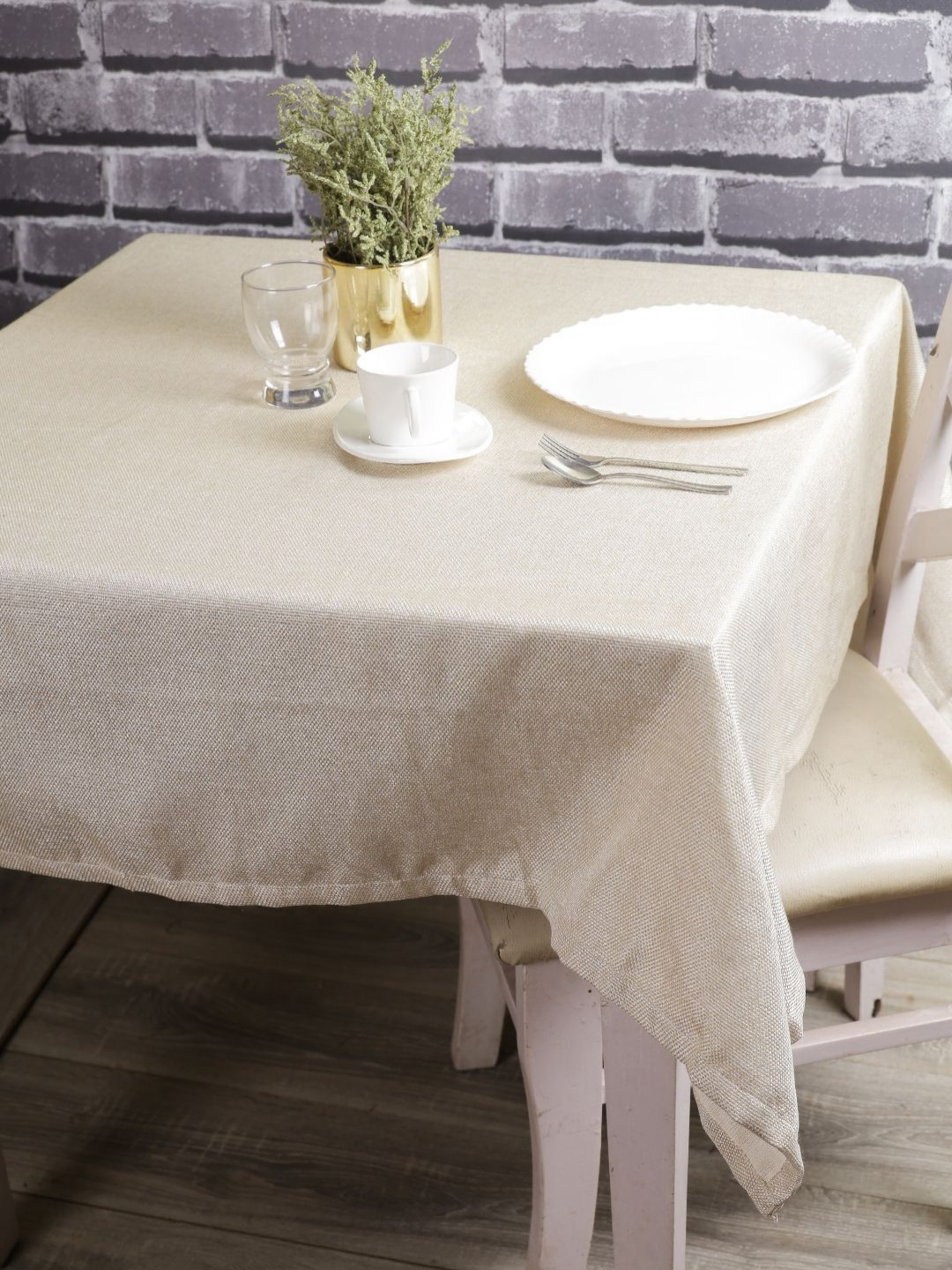 THE CONVERSION Cream 2-Seater Textured Square Shaped Jute Linen Heat Resistant Table Cover