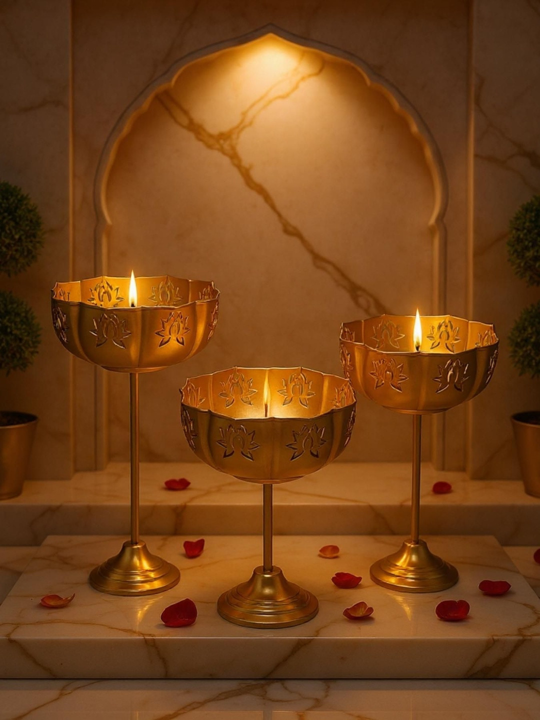 Kreative Arts Set Of 3 Gold-Toned Lotus Cutwork Metal Bowl Stands