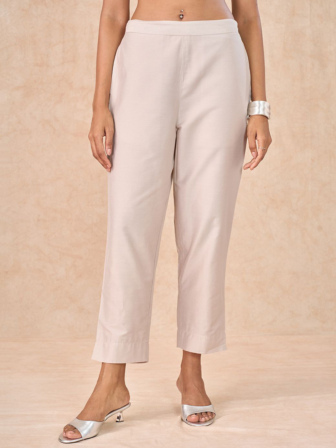 Marigold Lane Women Solid Regular Fit Mid-Rise  Flat-Front Trousers