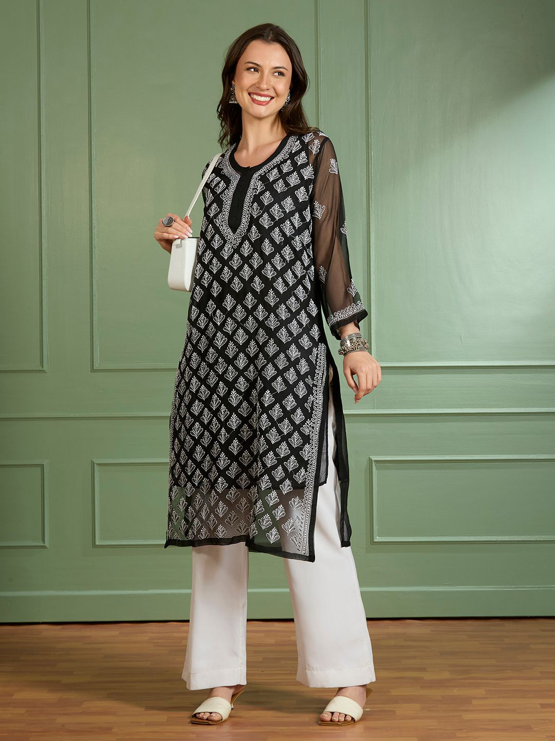 Indiankala4u Women Hand-Embroidered Chikankari Kurta with Matching Inner