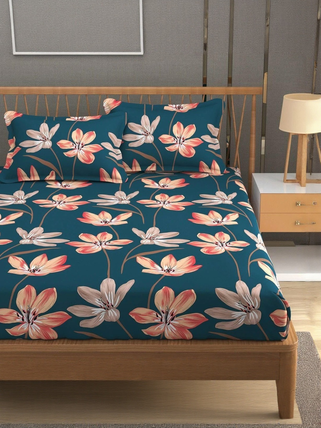 NEW TOWN Unisex Floral 210 TC Queen Bedsheet with 2 Pillow Covers